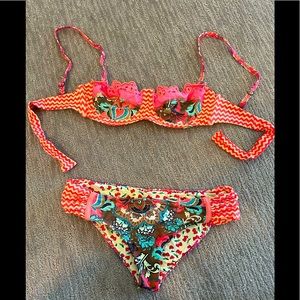 Maaji underwire swim top and cheeky bottom. Reversible.